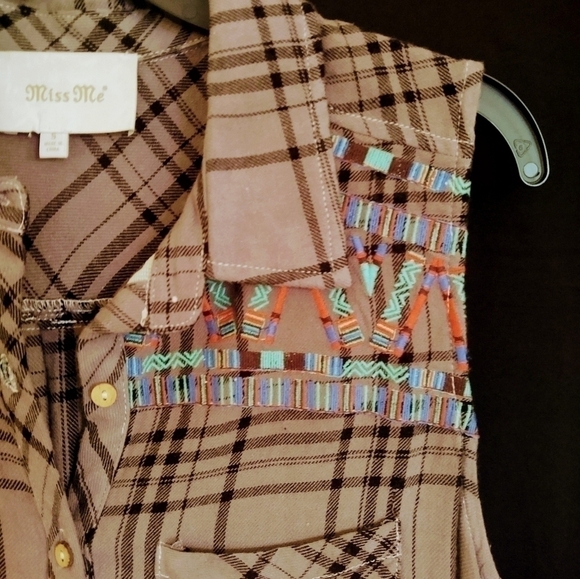 PLAID top with southwest embroidery - Picture 2 of 4